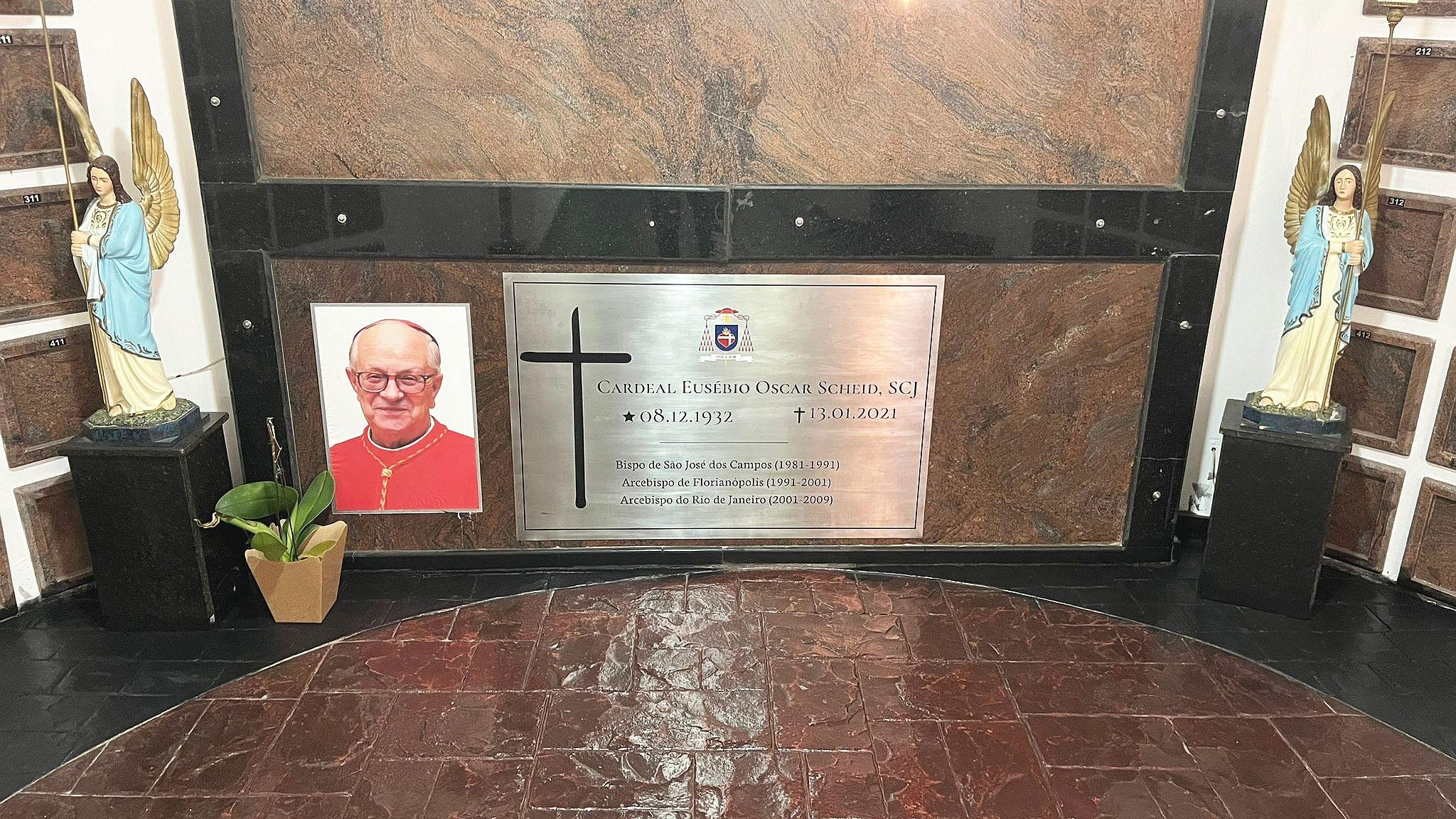 Das Grab des Kardinals in der Kathedrale von São José dos Campos.