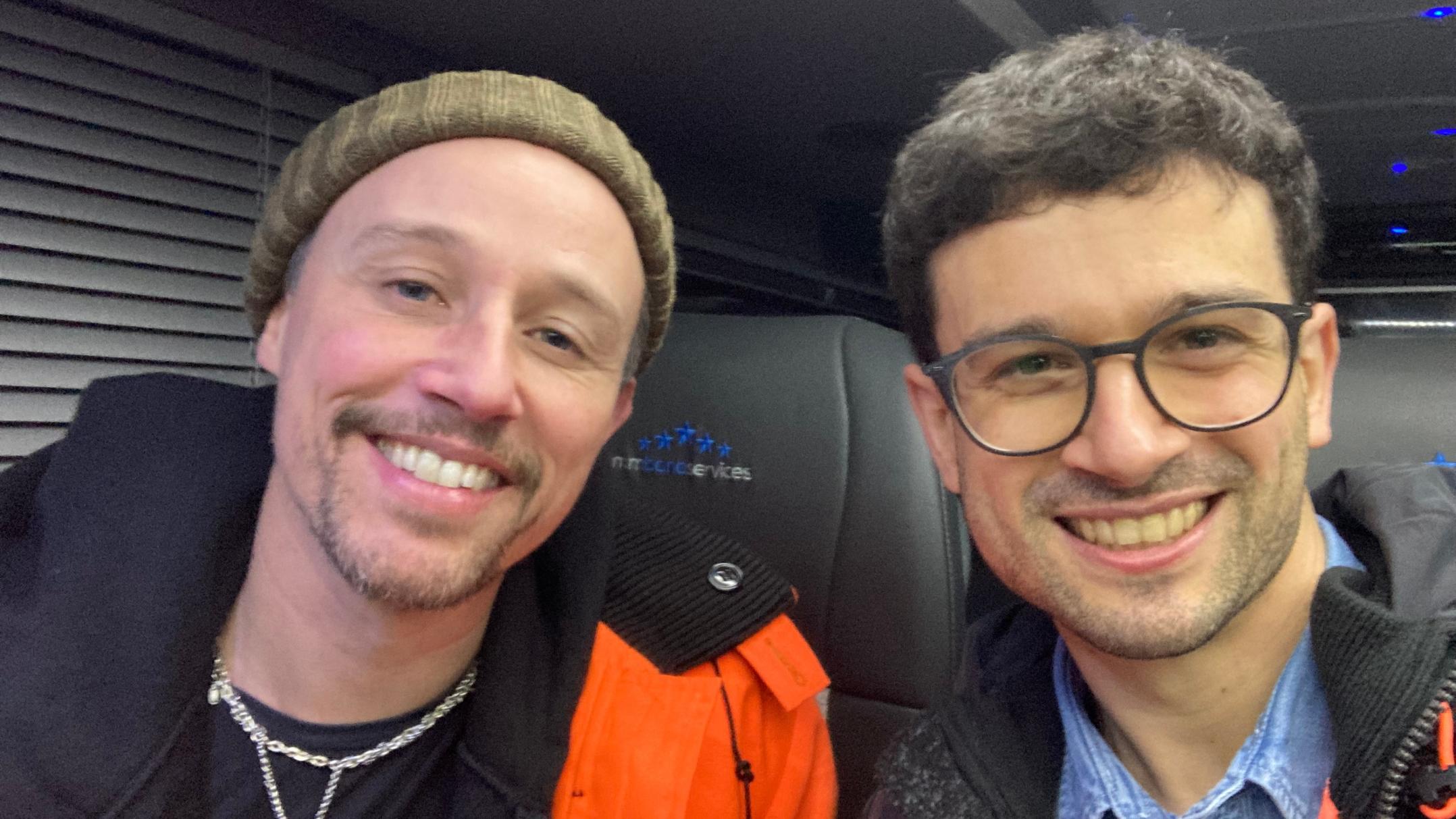 Christopher Hoffmann und Sänger J.P Cooper