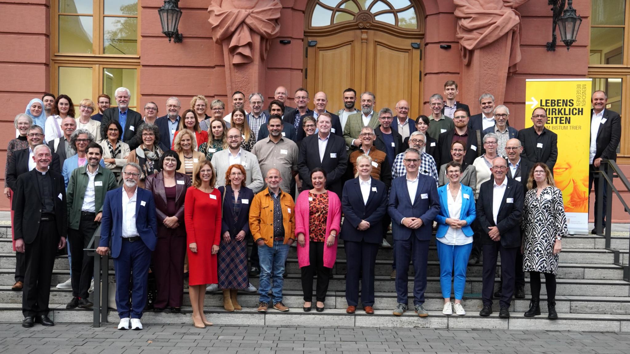 Teilnehmende und Verantwortliche des Konzepts Lebenswirklichkeiten trafen sich zur Auftaktveranstaltung in Mainz.