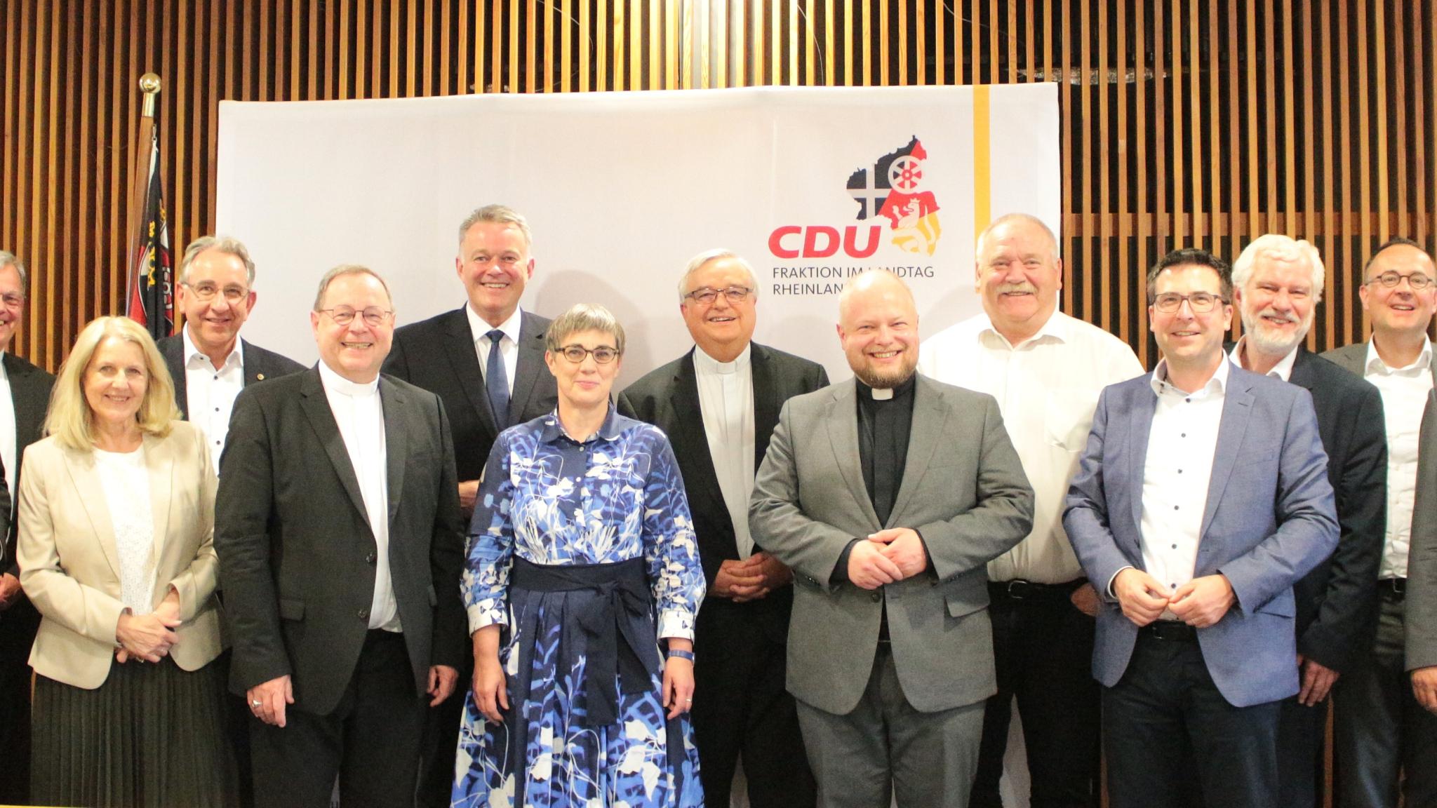 Beim Spitzentreffen kam die CDU-Landtagsfraktion mit den Leitungen der in Rheinland-Pfalz angesiedelten Bistümern sowie Vertretern des Katholischen Büros zusammen.