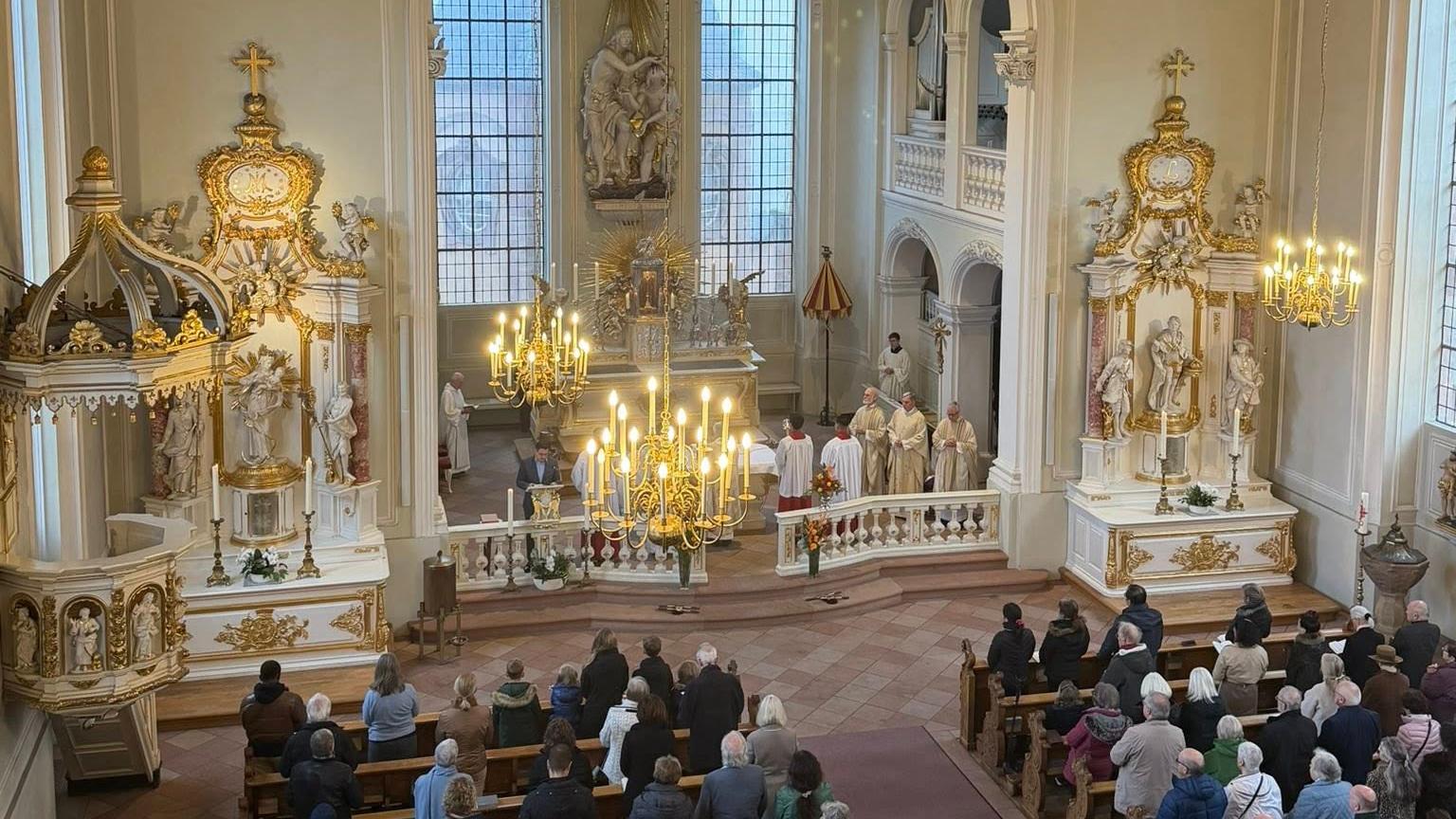 Festgottesdienst zur Erhebung von St. Johann zur Basilika minor vor 50 Jahren.