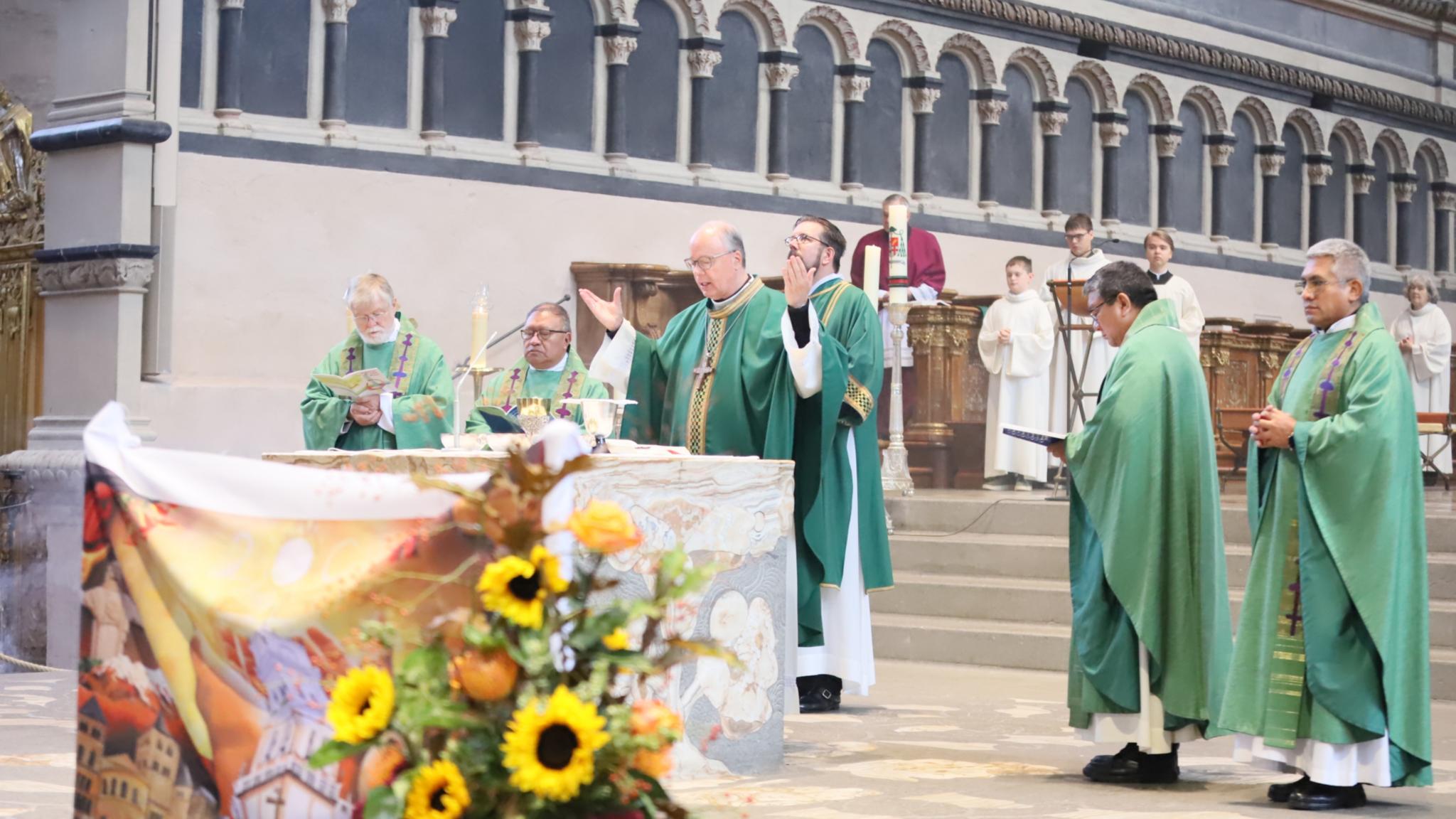 Gottesdienst zusammen mit den bolivianischen Bischöfen im Trierer Dom