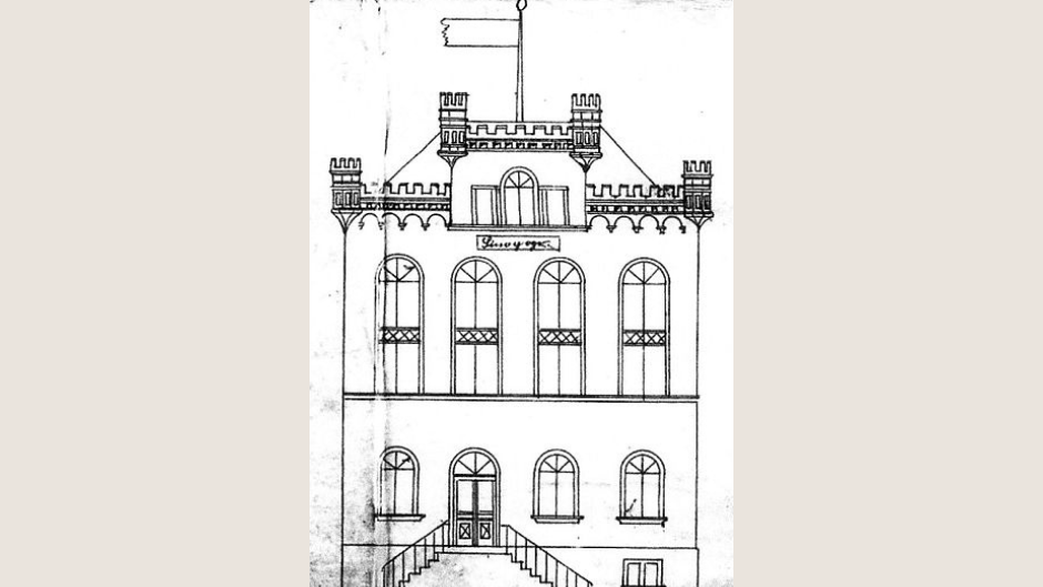 Historische Zeichnung einer Synagoge mit Treppe, drei Etagen und Zinnen.    (Alt-Text erstellt mit KI-Unterstützung)