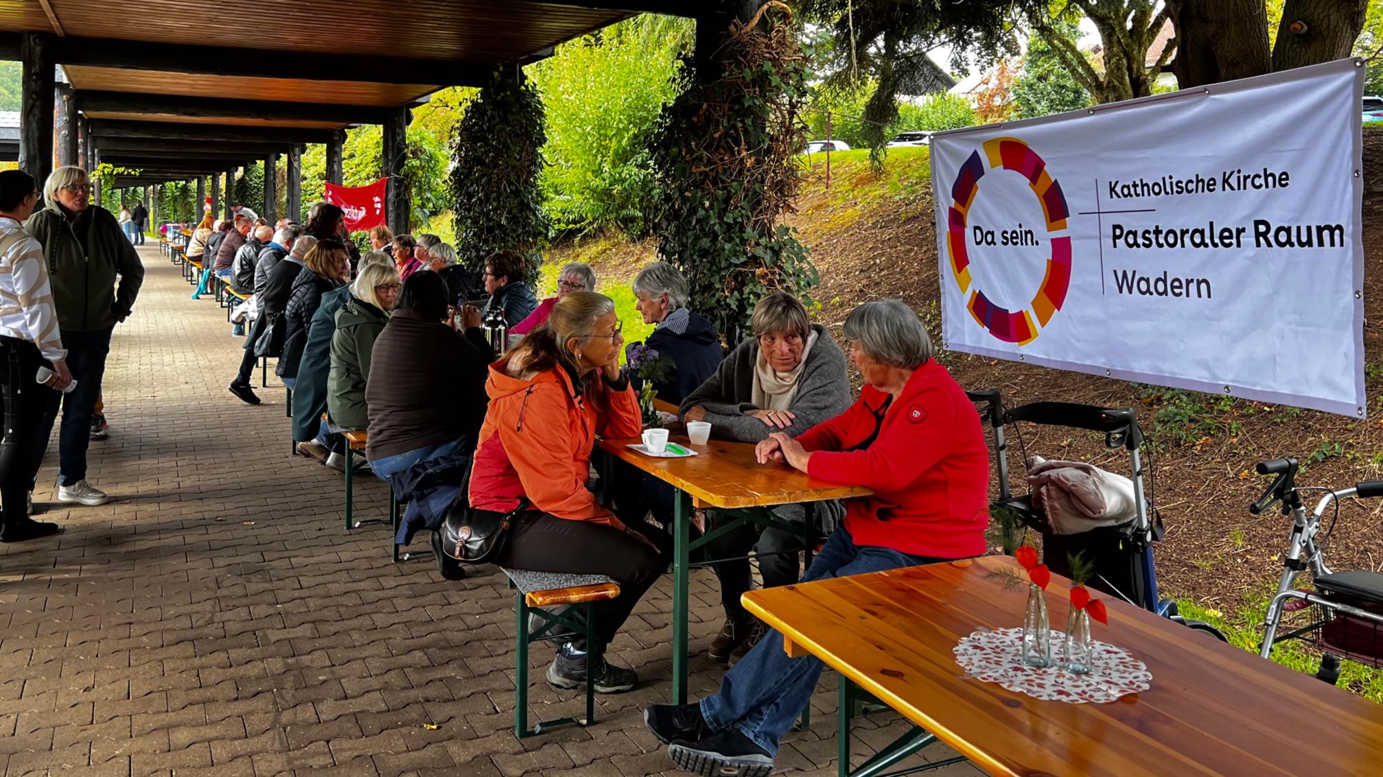 Zum ersten Mal fand die 'Längste Kaffeetafel des Hochwalds' in Weiskirchen statt.