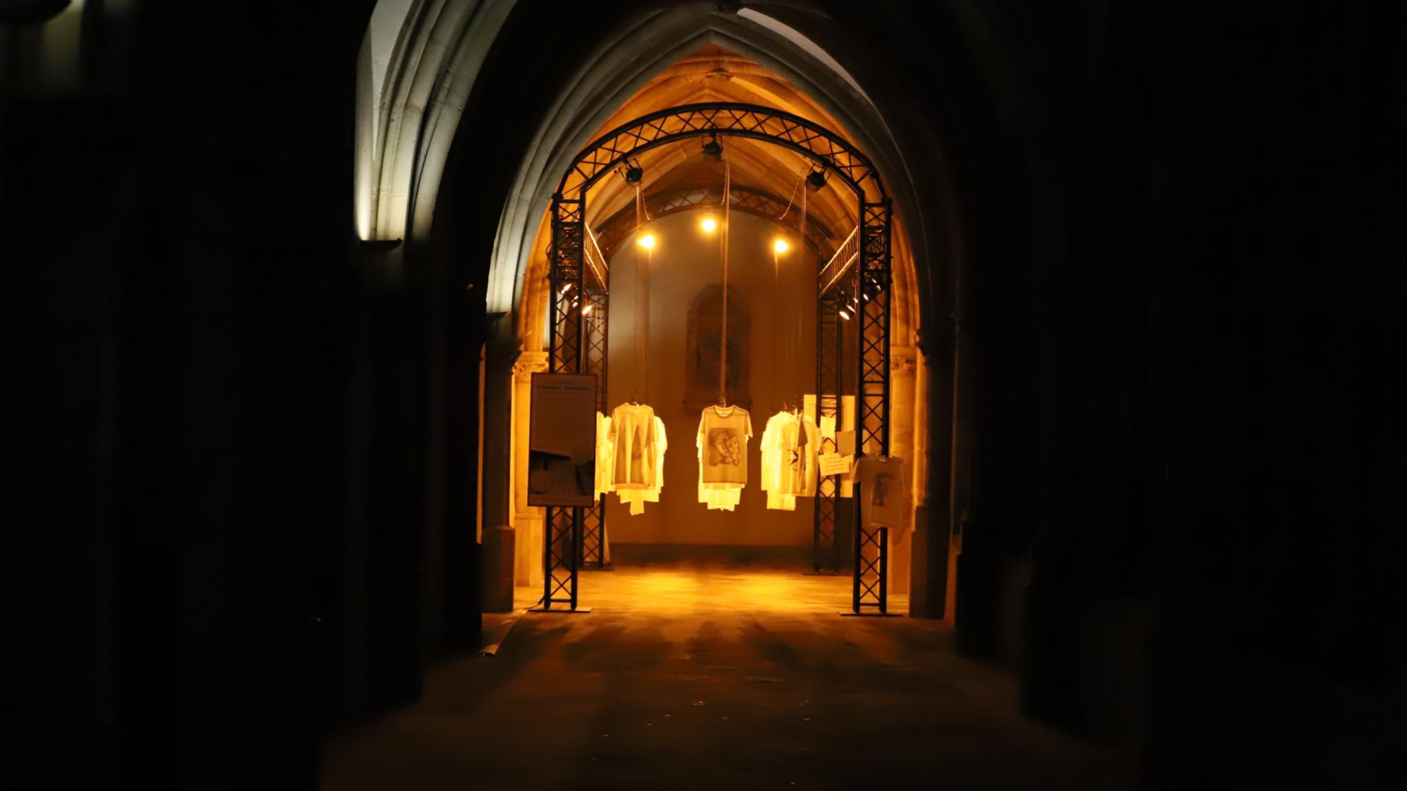 Ausstellung 'Erkennen. Reagieren.' im Kreuzgang des Trierer Doms