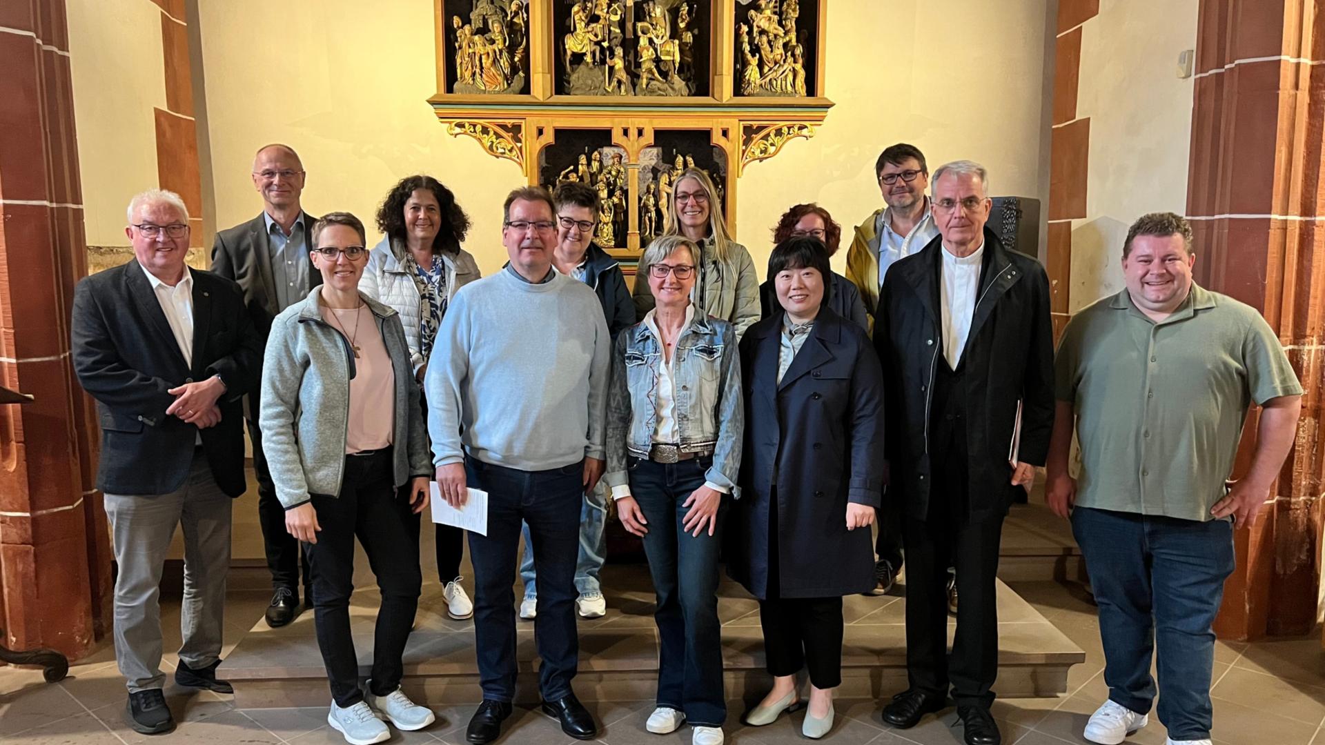 Gruppenfoto aller Kirchenmusikerinnen und Kirchenmusiker
