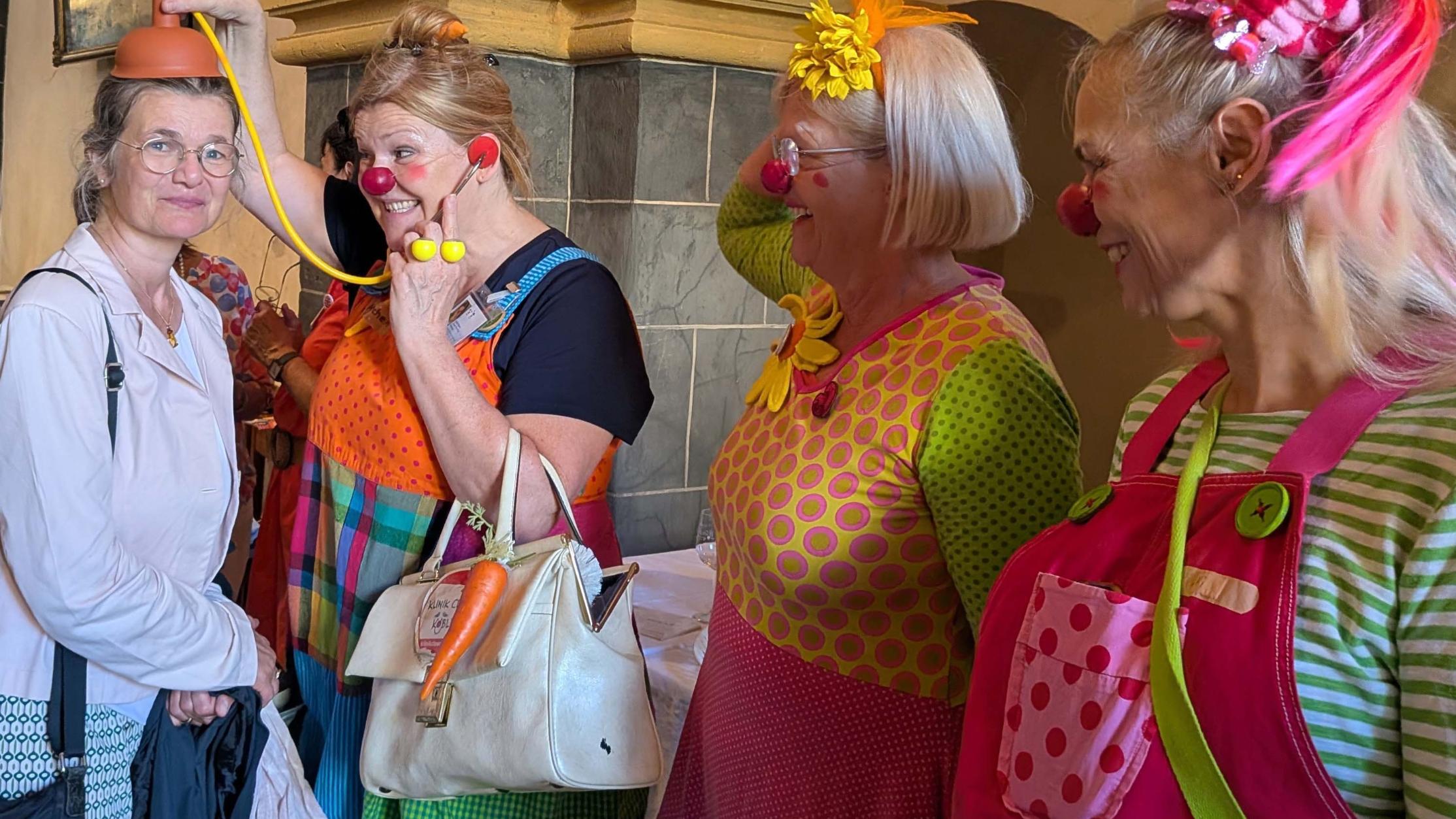 Die Klinik Clowns mit Marie-Theres Schwaab, die den Vorschlag für den Ehrenamtspreis eingereicht hatte.