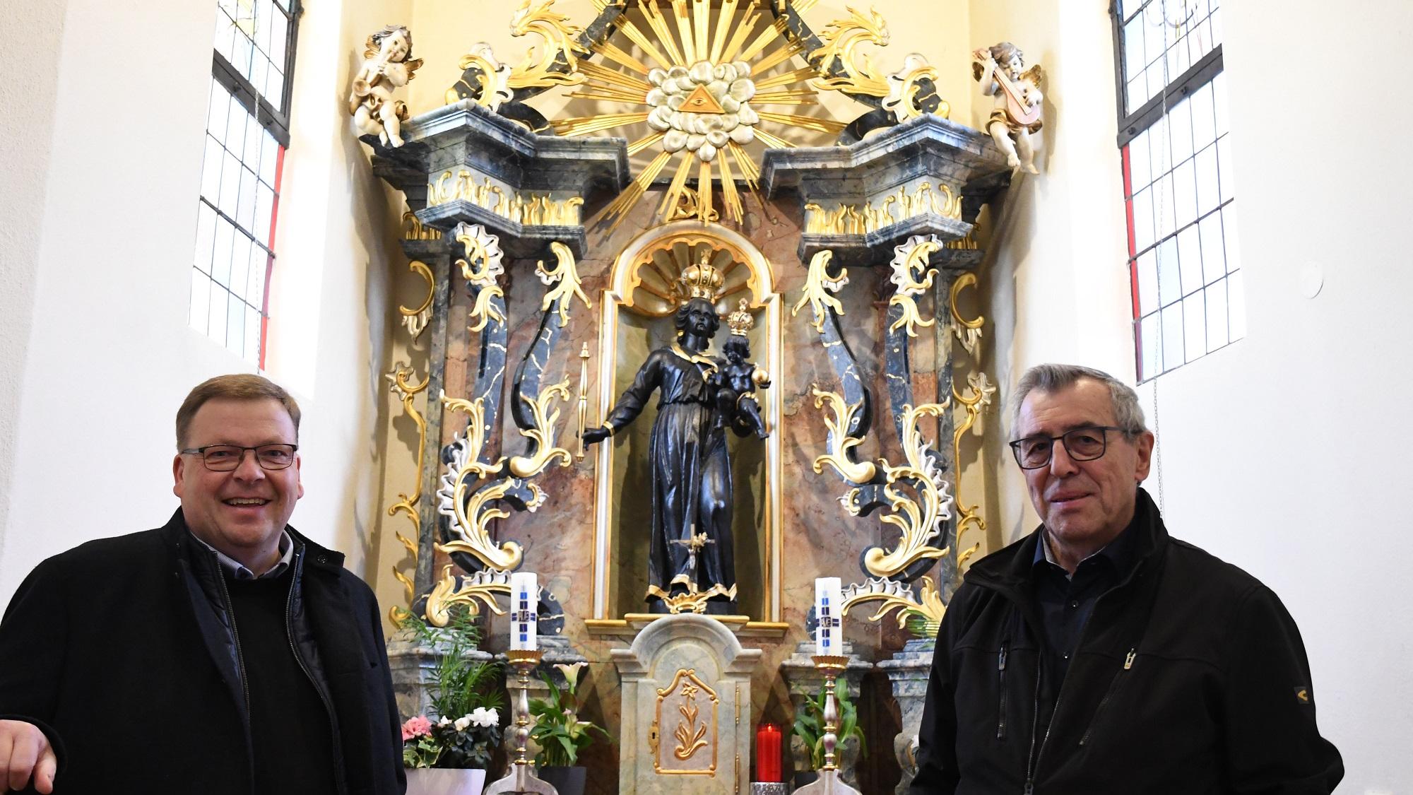 Pfarrer Stefan  Dumont (links) und Dieter Dieler freuen sich auf die Wallfahrtssaison.