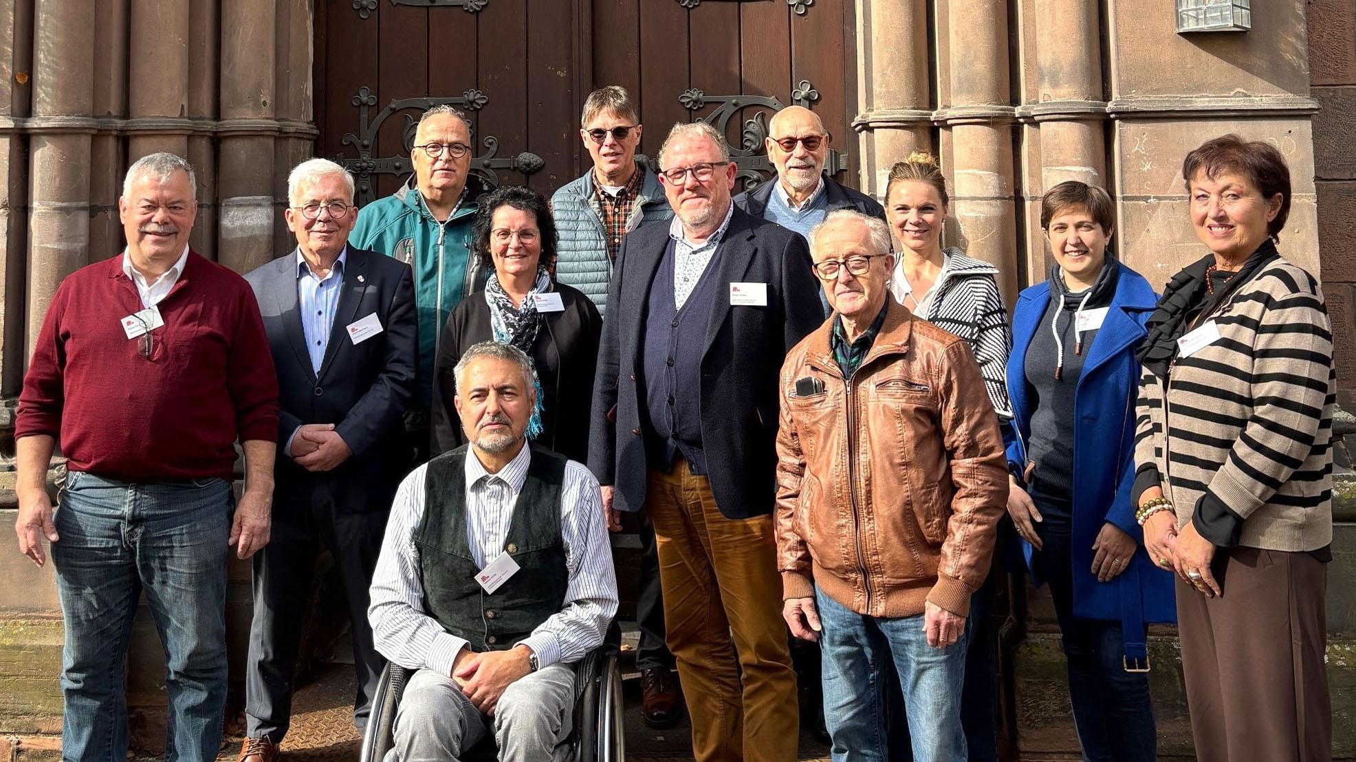 Der SKM-Diözesanverein mit neuem Vorstand v.l.n.r.: Hintere Reihe: Heinz-Peter Geditz, Hans-Peter Pesch, Michael Wenzel, Stefanie Löwen, Martin Eisenbeis, Robert Müller, Hermann Adams, Bianca Monzel, Anne Hormesch, Apollonia Ikonomou. Vordere Reihe: Helmut Müller, Arnold Folz  Es fehlt: Pater Albert Seul O.P. (Geistlicher Beirat)