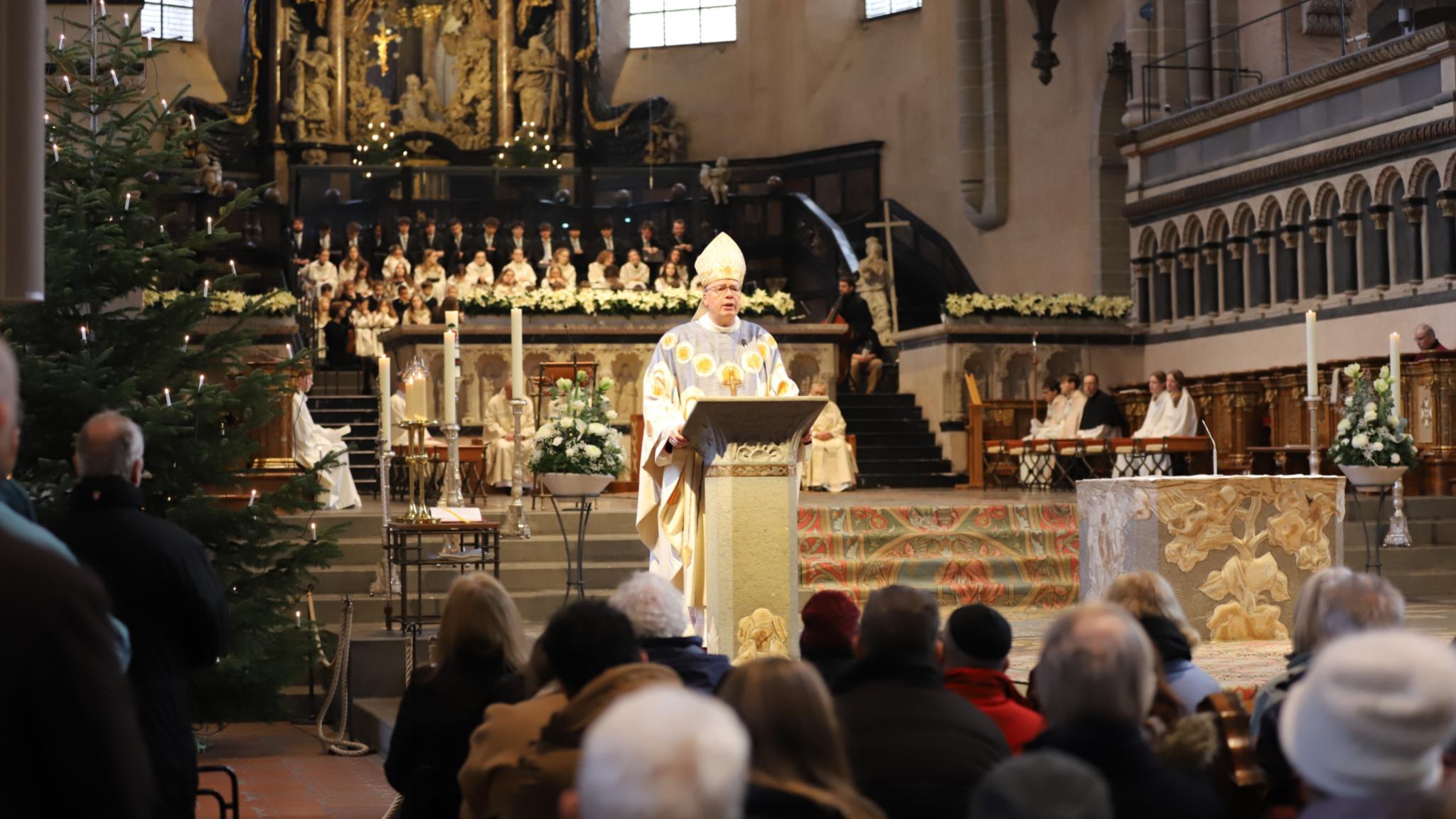 Bischof Ackermann predigt an Weihnachten 2025 im Trierer Dom